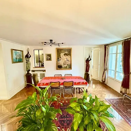 Luxury Center Loft Near Champs Elysees Paris